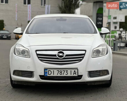 Белый Опель Инсигния, объемом двигателя 2 л и пробегом 325 тыс. км за 5350 $, фото 1 на Automoto.ua