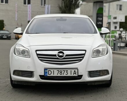 Белый Опель Инсигния, объемом двигателя 2 л и пробегом 320 тыс. км за 5950 $, фото 1 на Automoto.ua