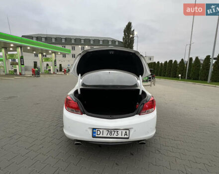 Белый Опель Инсигния, объемом двигателя 2 л и пробегом 325 тыс. км за 5350 $, фото 10 на Automoto.ua