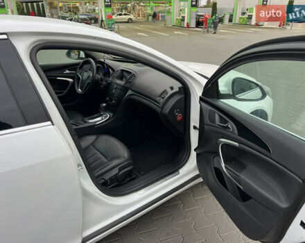 Белый Опель Инсигния, объемом двигателя 2 л и пробегом 325 тыс. км за 5350 $, фото 11 на Automoto.ua