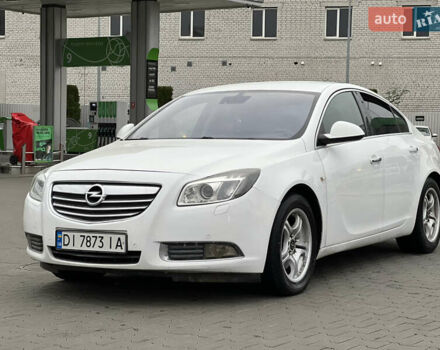 Белый Опель Инсигния, объемом двигателя 2 л и пробегом 325 тыс. км за 5350 $, фото 2 на Automoto.ua