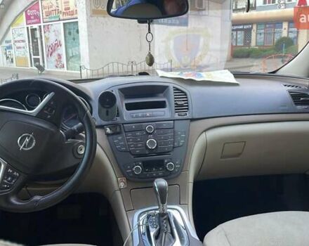 Белый Опель Инсигния, объемом двигателя 2 л и пробегом 220 тыс. км за 7500 $, фото 3 на Automoto.ua