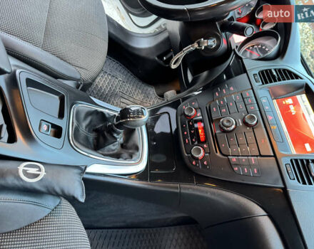 Белый Опель Инсигния, объемом двигателя 1.96 л и пробегом 225 тыс. км за 8200 $, фото 10 на Automoto.ua