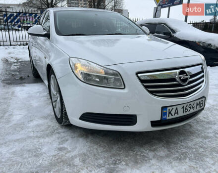 Белый Опель Инсигния, объемом двигателя 2 л и пробегом 177 тыс. км за 7400 $, фото 1 на Automoto.ua