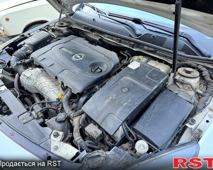 Белый Опель Инсигния, объемом двигателя 2 л и пробегом 225 тыс. км за 8900 $, фото 4 на Automoto.ua