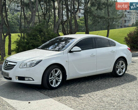 Белый Опель Инсигния, объемом двигателя 1.96 л и пробегом 54 тыс. км за 11700 $, фото 1 на Automoto.ua