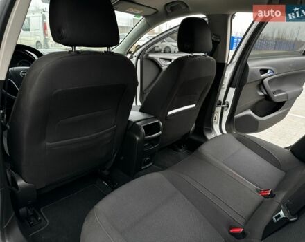 Белый Опель Инсигния, объемом двигателя 1.6 л и пробегом 208 тыс. км за 10300 $, фото 16 на Automoto.ua