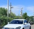 Білий Опель Інсігнія, об'ємом двигуна 1.6 л та пробігом 215 тис. км за 10999 $, фото 7 на Automoto.ua