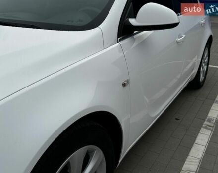 Белый Опель Инсигния, объемом двигателя 1.6 л и пробегом 208 тыс. км за 10300 $, фото 3 на Automoto.ua