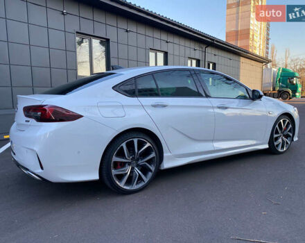 Белый Опель Инсигния, объемом двигателя 2 л и пробегом 90 тыс. км за 25000 $, фото 7 на Automoto.ua