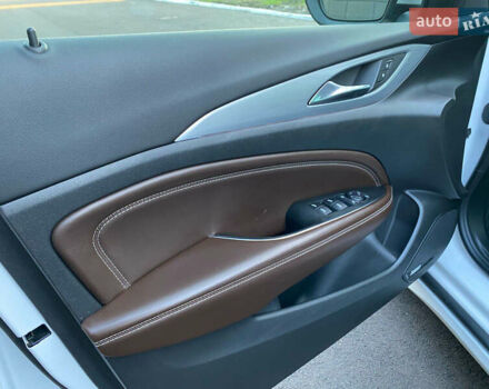 Белый Опель Инсигния, объемом двигателя 2 л и пробегом 90 тыс. км за 25000 $, фото 29 на Automoto.ua