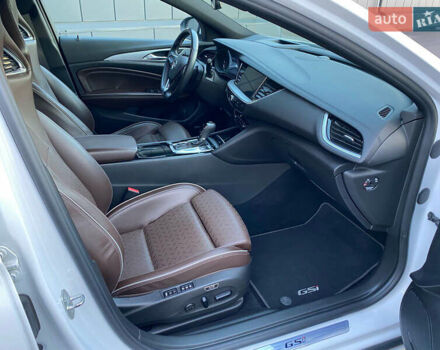 Белый Опель Инсигния, объемом двигателя 2 л и пробегом 90 тыс. км за 25000 $, фото 27 на Automoto.ua