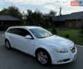 Белый Опель Инсигния, объемом двигателя 2 л и пробегом 245 тыс. км за 7200 $, фото 1 на Automoto.ua
