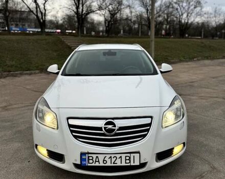 Белый Опель Инсигния, объемом двигателя 1.96 л и пробегом 193 тыс. км за 6500 $, фото 1 на Automoto.ua