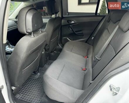 Белый Опель Инсигния, объемом двигателя 2 л и пробегом 245 тыс. км за 7200 $, фото 17 на Automoto.ua