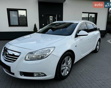 Белый Опель Инсигния, объемом двигателя 2 л и пробегом 245 тыс. км за 7200 $, фото 1 на Automoto.ua