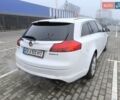 Белый Опель Инсигния, объемом двигателя 2 л и пробегом 138 тыс. км за 8300 $, фото 6 на Automoto.ua