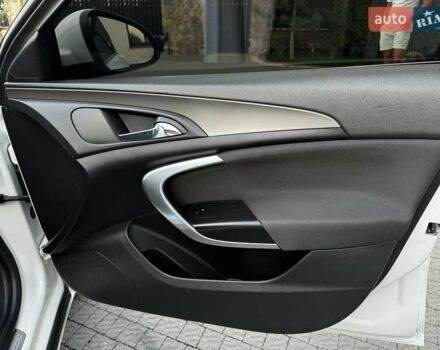 Белый Опель Инсигния, объемом двигателя 2 л и пробегом 245 тыс. км за 7200 $, фото 12 на Automoto.ua