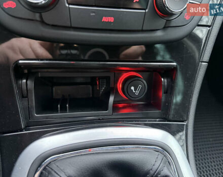 Белый Опель Инсигния, объемом двигателя 1.6 л и пробегом 210 тыс. км за 8300 $, фото 26 на Automoto.ua