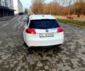 Белый Опель Инсигния, объемом двигателя 2 л и пробегом 225 тыс. км за 7000 $, фото 2 на Automoto.ua