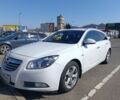 Белый Опель Инсигния, объемом двигателя 2 л и пробегом 315 тыс. км за 7400 $, фото 1 на Automoto.ua