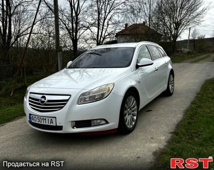 Білий Опель Інсігнія, об'ємом двигуна 2 л та пробігом 167 тис. км за 8500 $, фото 2 на Automoto.ua
