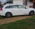 Белый Опель Инсигния, объемом двигателя 2 л и пробегом 289 тыс. км за 8000 $, фото 2 на Automoto.ua