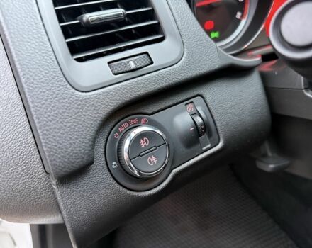 Белый Опель Инсигния, объемом двигателя 1.6 л и пробегом 210 тыс. км за 8300 $, фото 10 на Automoto.ua