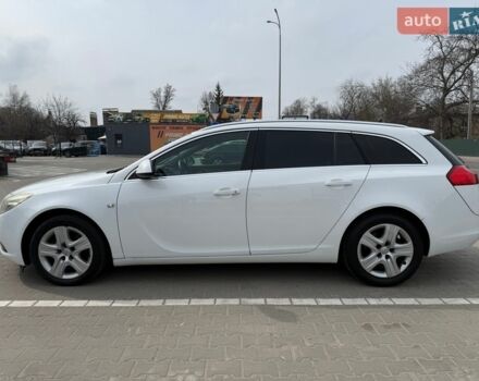 Белый Опель Инсигния, объемом двигателя 1.96 л и пробегом 318 тыс. км за 6999 $, фото 4 на Automoto.ua