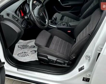 Белый Опель Инсигния, объемом двигателя 1.6 л и пробегом 200 тыс. км за 7770 $, фото 15 на Automoto.ua