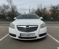 Белый Опель Инсигния, объемом двигателя 2 л и пробегом 318 тыс. км за 6999 $, фото 2 на Automoto.ua