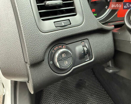 Белый Опель Инсигния, объемом двигателя 1.6 л и пробегом 210 тыс. км за 8000 $, фото 24 на Automoto.ua