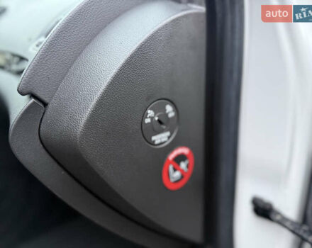 Белый Опель Инсигния, объемом двигателя 1.6 л и пробегом 210 тыс. км за 8300 $, фото 37 на Automoto.ua