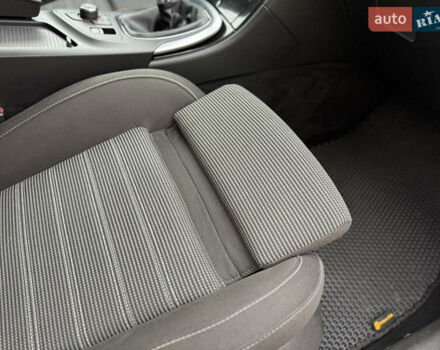 Белый Опель Инсигния, объемом двигателя 1.6 л и пробегом 210 тыс. км за 8000 $, фото 54 на Automoto.ua