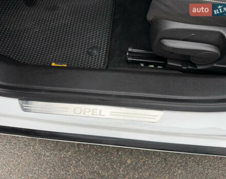 Белый Опель Инсигния, объемом двигателя 1.6 л и пробегом 210 тыс. км за 8000 $, фото 55 на Automoto.ua