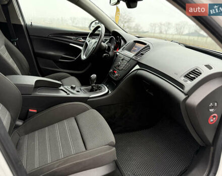 Белый Опель Инсигния, объемом двигателя 1.6 л и пробегом 210 тыс. км за 8000 $, фото 48 на Automoto.ua