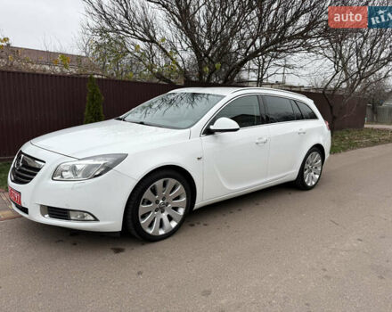 Белый Опель Инсигния, объемом двигателя 1.6 л и пробегом 210 тыс. км за 8300 $, фото 2 на Automoto.ua