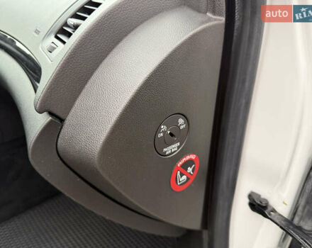 Белый Опель Инсигния, объемом двигателя 1.6 л и пробегом 210 тыс. км за 8000 $, фото 51 на Automoto.ua