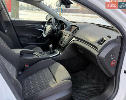 Белый Опель Инсигния, объемом двигателя 1.6 л и пробегом 210 тыс. км за 8000 $, фото 31 на Automoto.ua