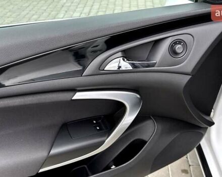 Белый Опель Инсигния, объемом двигателя 1.6 л и пробегом 200 тыс. км за 7770 $, фото 13 на Automoto.ua