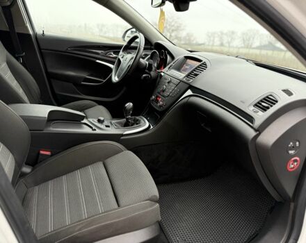 Білий Опель Інсігнія, об'ємом двигуна 1.6 л та пробігом 210 тис. км за 8000 $, фото 16 на Automoto.ua