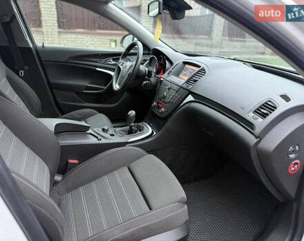 Белый Опель Инсигния, объемом двигателя 1.6 л и пробегом 210 тыс. км за 8300 $, фото 34 на Automoto.ua