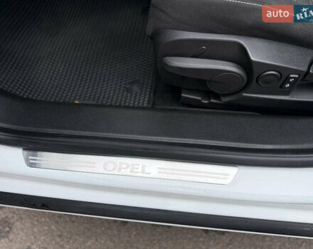 Белый Опель Инсигния, объемом двигателя 1.6 л и пробегом 210 тыс. км за 8300 $, фото 33 на Automoto.ua