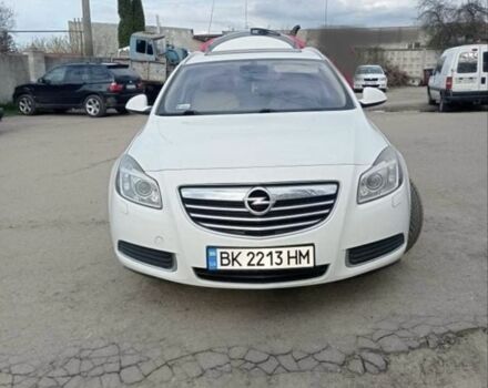 Белый Опель Инсигния, объемом двигателя 2 л и пробегом 289 тыс. км за 8000 $, фото 1 на Automoto.ua