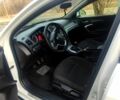 Белый Опель Инсигния, объемом двигателя 2 л и пробегом 225 тыс. км за 7000 $, фото 4 на Automoto.ua