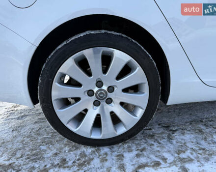 Белый Опель Инсигния, объемом двигателя 1.6 л и пробегом 210 тыс. км за 8000 $, фото 45 на Automoto.ua