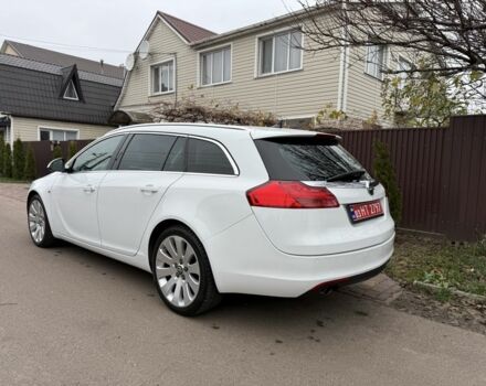 Белый Опель Инсигния, объемом двигателя 1.6 л и пробегом 210 тыс. км за 8300 $, фото 4 на Automoto.ua