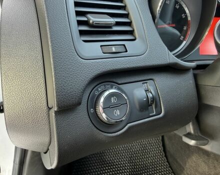 Белый Опель Инсигния, объемом двигателя 1.6 л и пробегом 210 тыс. км за 7700 $, фото 10 на Automoto.ua