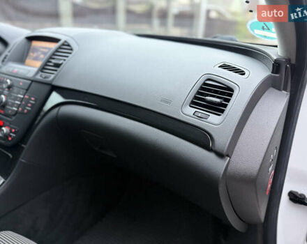 Белый Опель Инсигния, объемом двигателя 1.6 л и пробегом 210 тыс. км за 8300 $, фото 36 на Automoto.ua