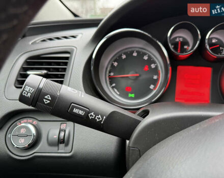 Белый Опель Инсигния, объемом двигателя 1.6 л и пробегом 210 тыс. км за 8000 $, фото 36 на Automoto.ua